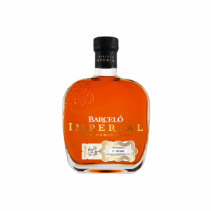 Botella de Ron Barceló Imperial dominicano sobre fondo neutro, disponible en Barcelona Wines Online